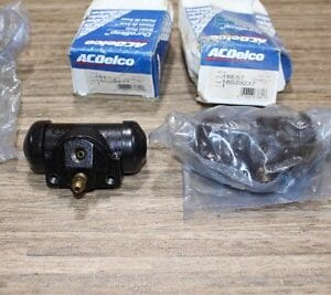 NOS GM 18029237 Cylinder Rear Brake 2 Buick Cadillac Jeep Olds Pontiac 1971-1993