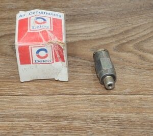 GM 5914435 Valve Assembly