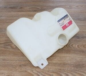 GM 22127105 WINSHIELD WIPER WASH FLUID RESERVOIR Chevrolet Caprice 1991-1996