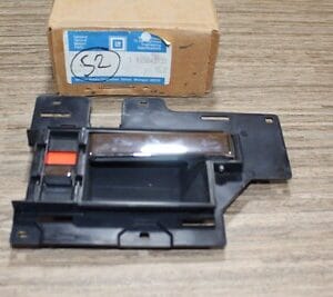 GM NOS LH DOOR TRIM/SIDE REAR (1992-1999) diagram Chevrolet CK Truck GM 15643731