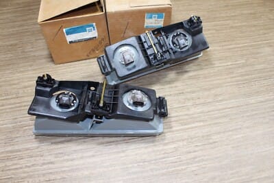 s-l400 NOS GM 16515827-28 Kit Driver Side Headlamp LH-RH GMC Chevy Cadillac 1990-2000 - Image 4