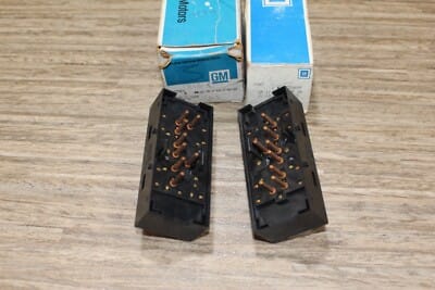 s-l400 NOS GM 20731009-31010 switch mod seat adjust switch armrest LH-RH Olds Cadillac - Image 3