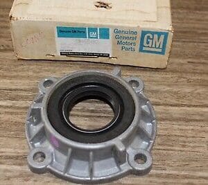NOS GM69-91 Chevy 4WD Pickup Transfer Case Front Output Shaft Retainer GM#465482