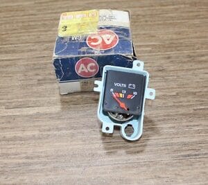 NOS GM 6424652 1987 custom cruiser voltmeter gauge GM 25016601