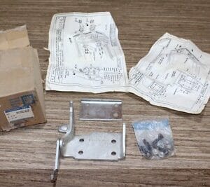 NOS GM 15521610 hinge kit front side door upper driver side Chevy GMC Cadillac
