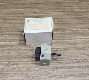 NOS GM 92140620 Holden Commodore VT VX VU V2 HSV Genuine Fan Control Switch