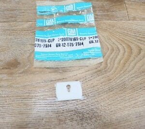 NOS GM 20076165 clip