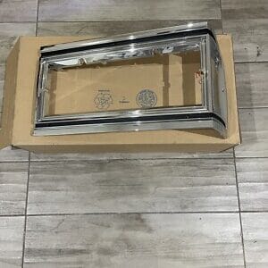 NOS GM OLDSMOBILE DELTA 88 ROYALE REGENCY 98 HEADLIGHT MARKER TRIM BEZEL LEFT