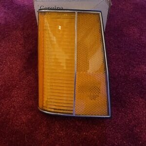 Front Corner Side Marker Hazard Flasher Bezel LH 1977-1978 Chevrolet Caprice