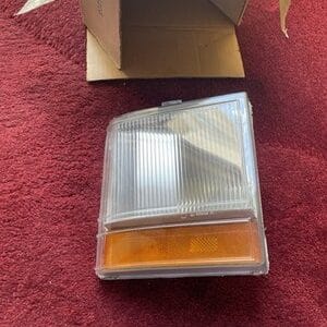 NOS GM 1980 - 1985 CADILLAC FRONT LEFT SIDE TURN SIGNAL LIGHT 5932337