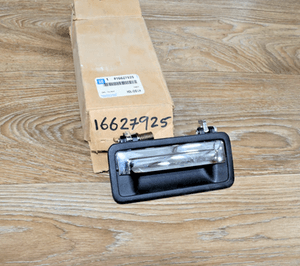 NOS GM 16627925 Chevrolet Handle Assembly Front & Rear Side Door Outside Chrom