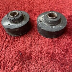 NOS GM 3906746 BODY BUSHING 68-72 CHEVELLE CUSHION MOUNT SET