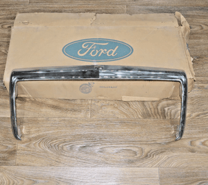 NOS Ford F5VY-8200-B Molding Grille 1995-1997 Lincoln Town Car