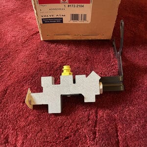 NOS GM 10223533  Brake Proportioning Valve  94-96 Impala Caprice 172-2104