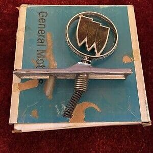 NOS Buick hood ornament - part no. 25502268 1980-85 Buick LeSabre