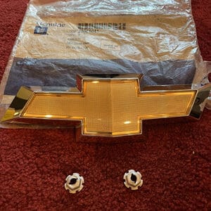 New 2009 2010 2011 2012 Chevy Traverse Front Grille Bowtie Emblem Chevrolet OEM