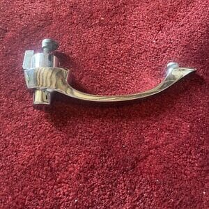 NOS Mercedes W110 Chrom Türgriff Griff hinten rechts 1107660501