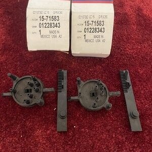 2 NOS GM  15-71583  Vacuum Control Valves 1228343