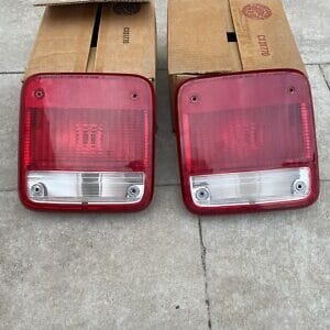 NOS GM CHEVY VAN 85-95 Tail Light  SET 16503230 & 16503229 1985-1995