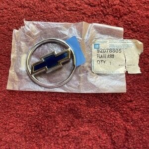 NOS GM HOLDEN-CHEVROLET 1997-2002 VT-VX COMMODORE GM CHEV BOWTIE BOOT BADGE