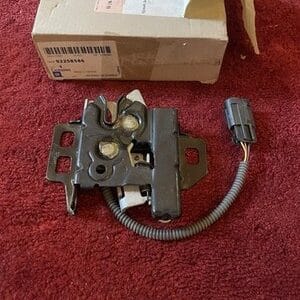 2008-2009 PONTIAC G8 HOOD LATCH WITH MICRO SWITCH NEW GM #  92258586