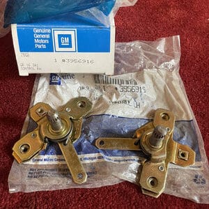 NOS GM G10 G20 G30 VAN Control Assembly Front Side Door Lock 3956916 - 3956915