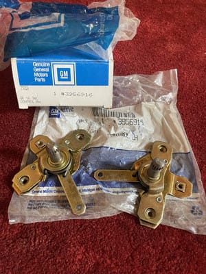 NOS GM G10 G20 G30 VAN Control Assembly Front Side Door Lock 3956916 - 3956915 NOS GM G10 G20 G30 VAN Control Assembly Front Side Door Lock 3956916 - 3956915