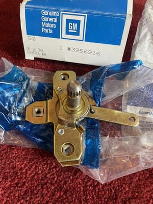 s-l400 NOS GM G10 G20 G30 VAN Control Assembly Front Side Door Lock 3956916 - 3956915 - Image 2