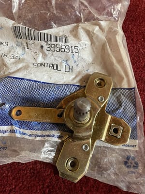 s-l400 NOS GM G10 G20 G30 VAN Control Assembly Front Side Door Lock 3956916 - 3956915 - Image 3