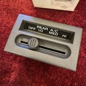 NOS GM 15-71792 A/C BLOWER SWITCH 15563180