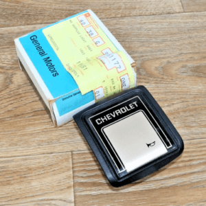 NOS GM 9761177 Chevrolet Truck 1977-1991 Horn Button