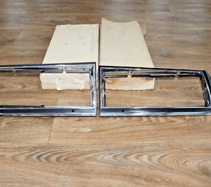 NOS GM 14008328 - GM 14008327 Kit bezel headlamp Chevrolet 1976-1981